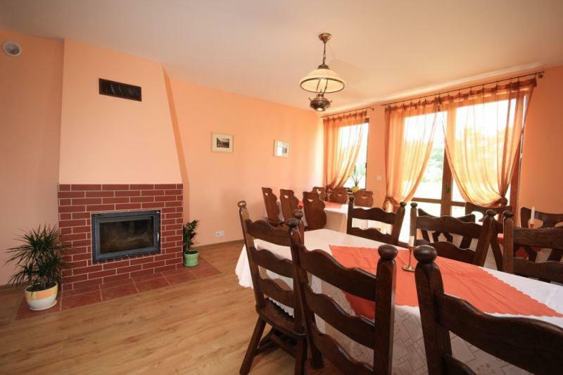 Karpnicka Struga W Dolinie Palacow I Ogrodow Jelenia Góra Buitenkant foto